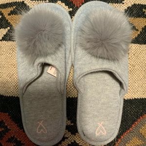 Victoria’s Secret gray slippers size M